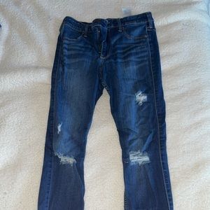 Hollister ripped skinny jeans!
